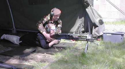 Schieten met de MAG (pas maar op als mama boos is)