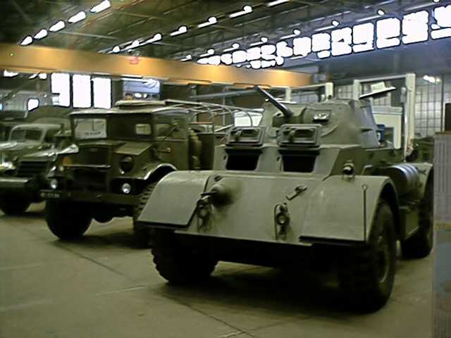 Chevrolet en Staghound pantserwagen