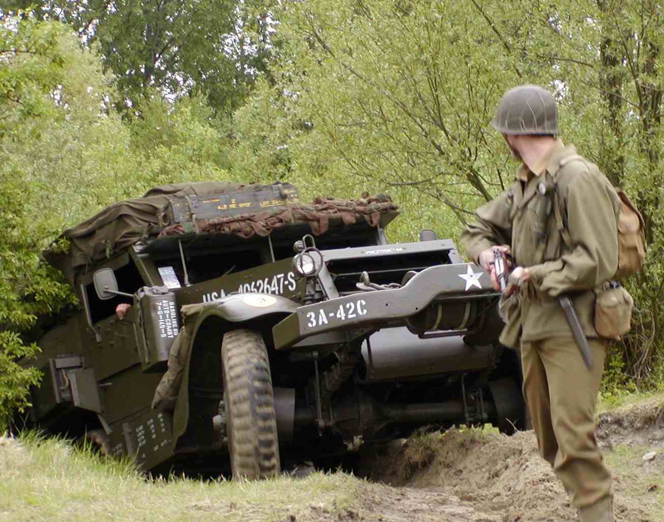 Halftrack van HWW in de aanval