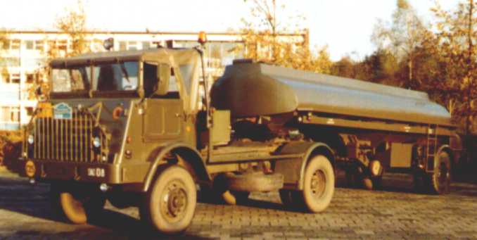 Daf YT-514 Trekker met Daf YAF-1014 oplegger